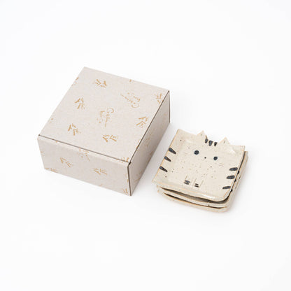 U PLUS INC Handmade Cat Square Plate Set of 3 - Beige
