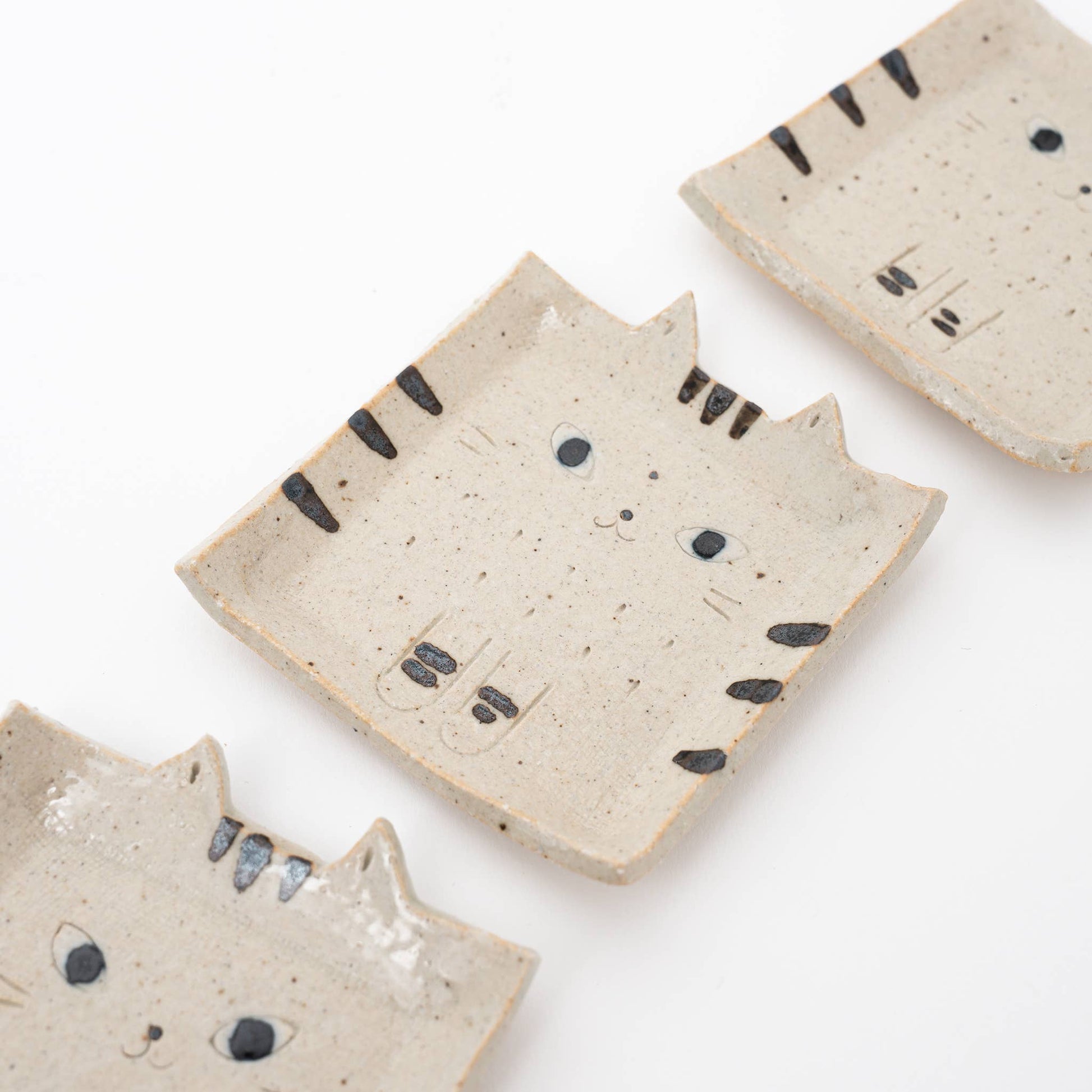 U PLUS INC Handmade Cat Square Plate Set of 3 - Beige