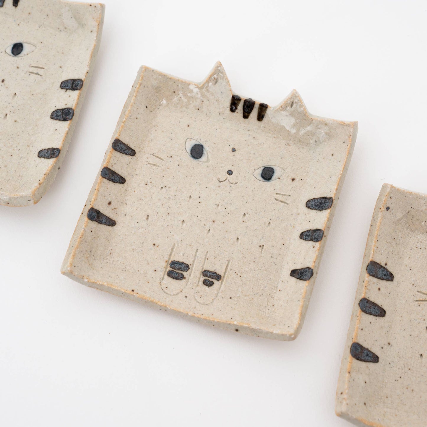 U PLUS INC Handmade Cat Square Plate Set of 3 - Beige