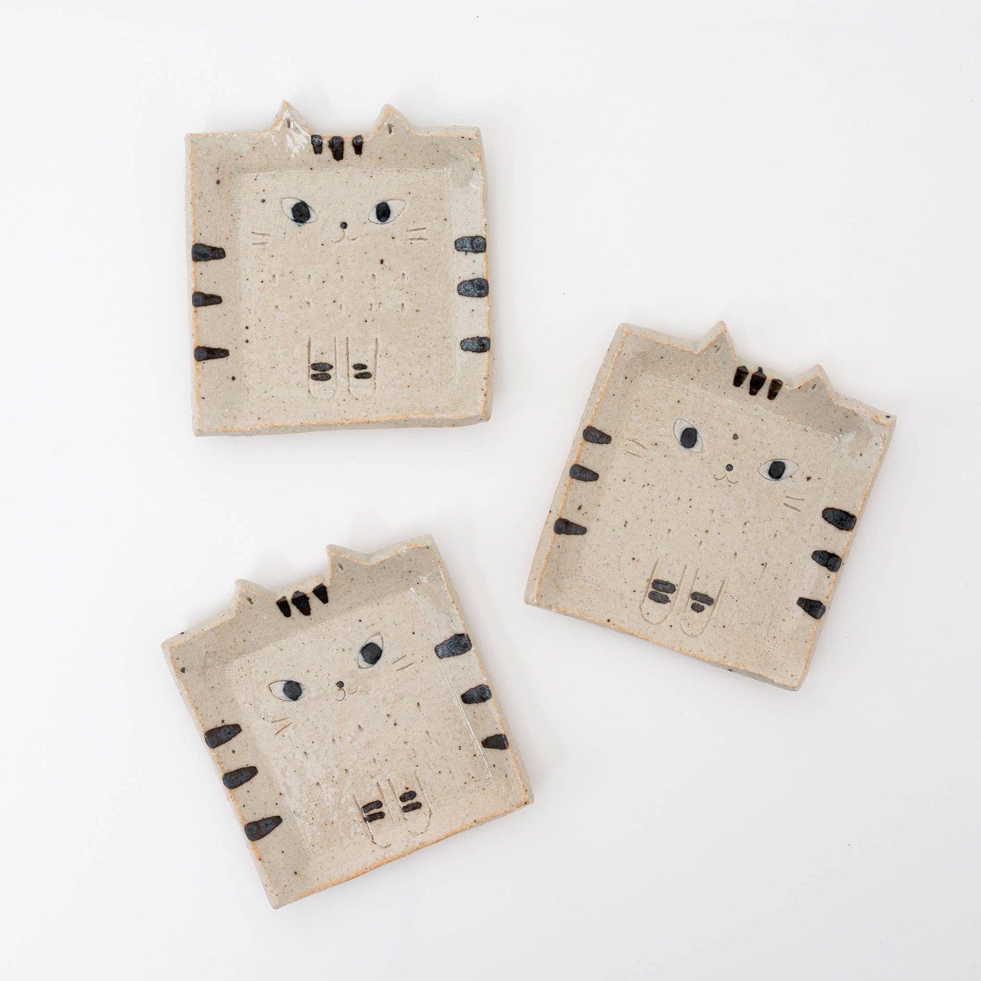 U PLUS INC Handmade Cat Square Plate Set of 3 - Beige