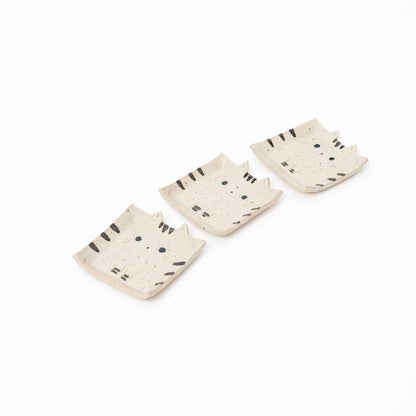 U PLUS INC Handmade Cat Square Plate Set of 3 - Beige