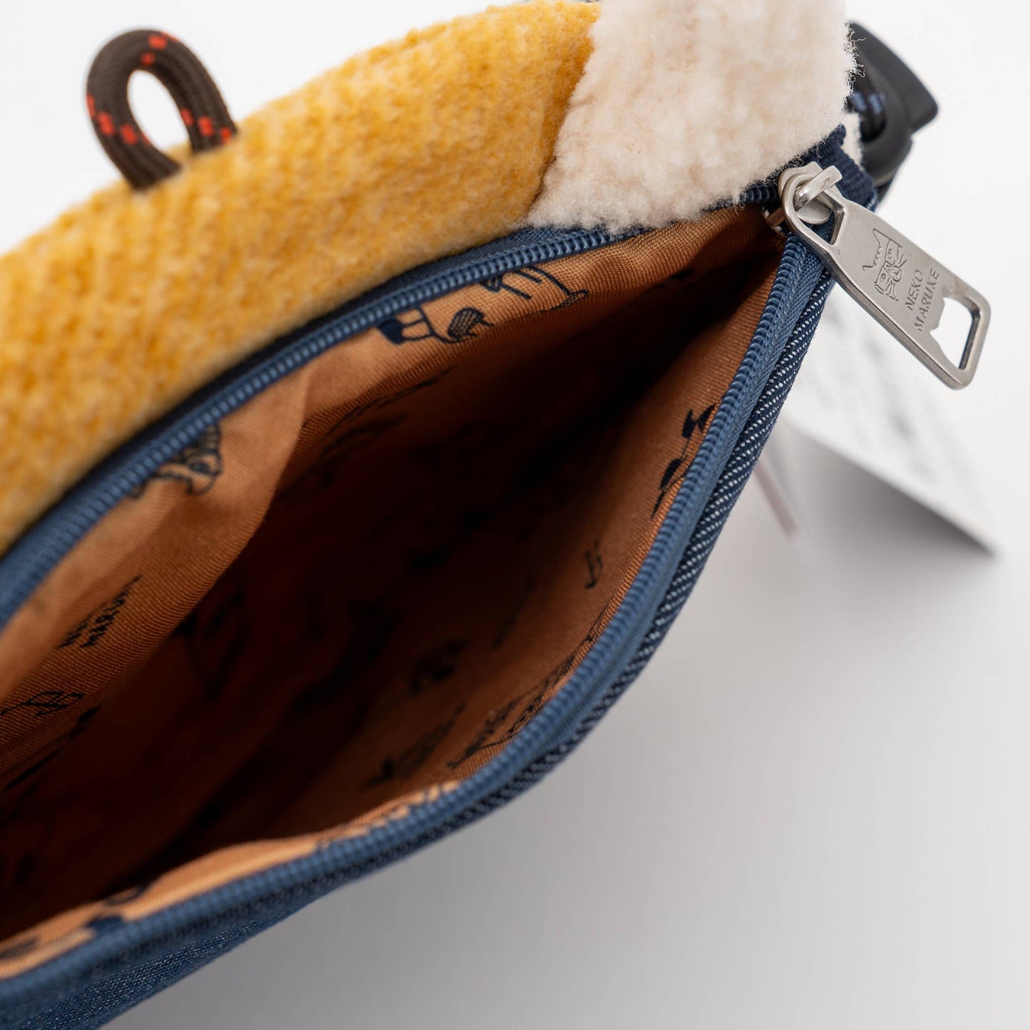 U PLUS INC Kusuguru Japan Fuzzy Cat Face Crossbody Bag