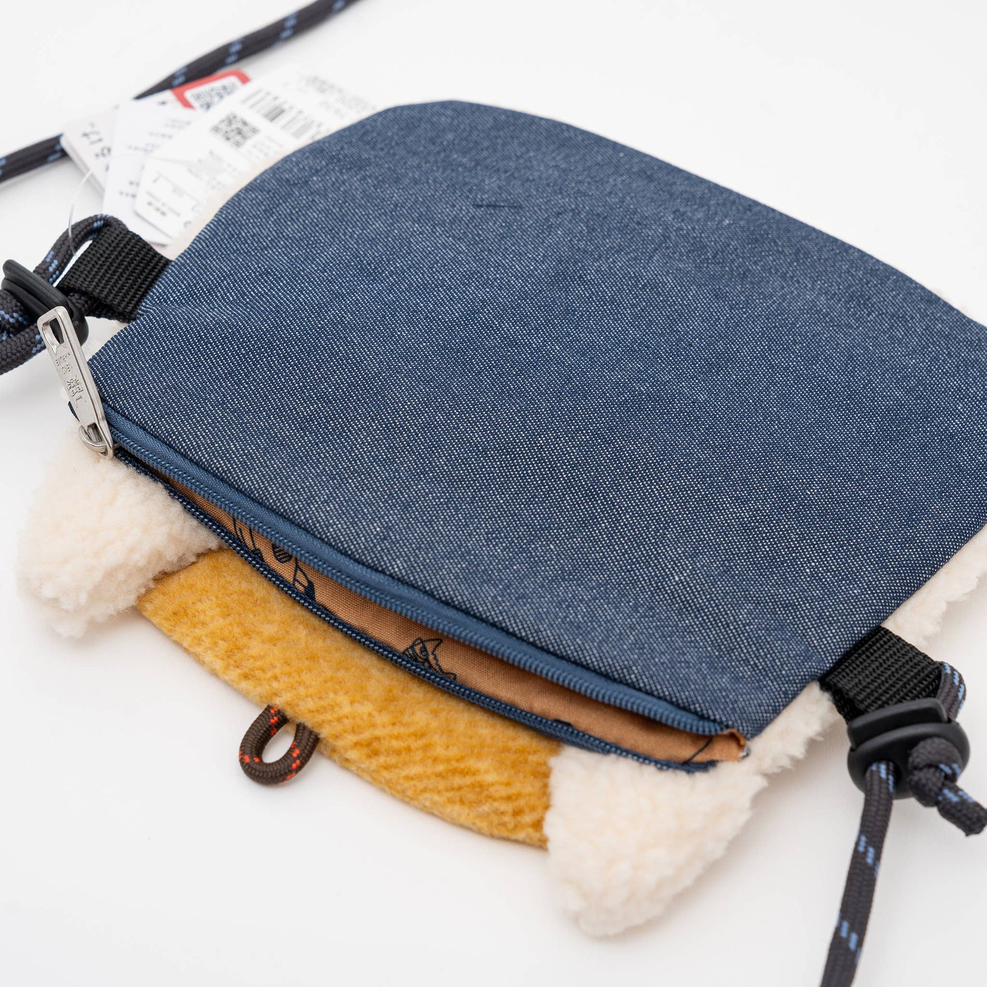 U PLUS INC Kusuguru Japan Fuzzy Cat Face Crossbody Bag